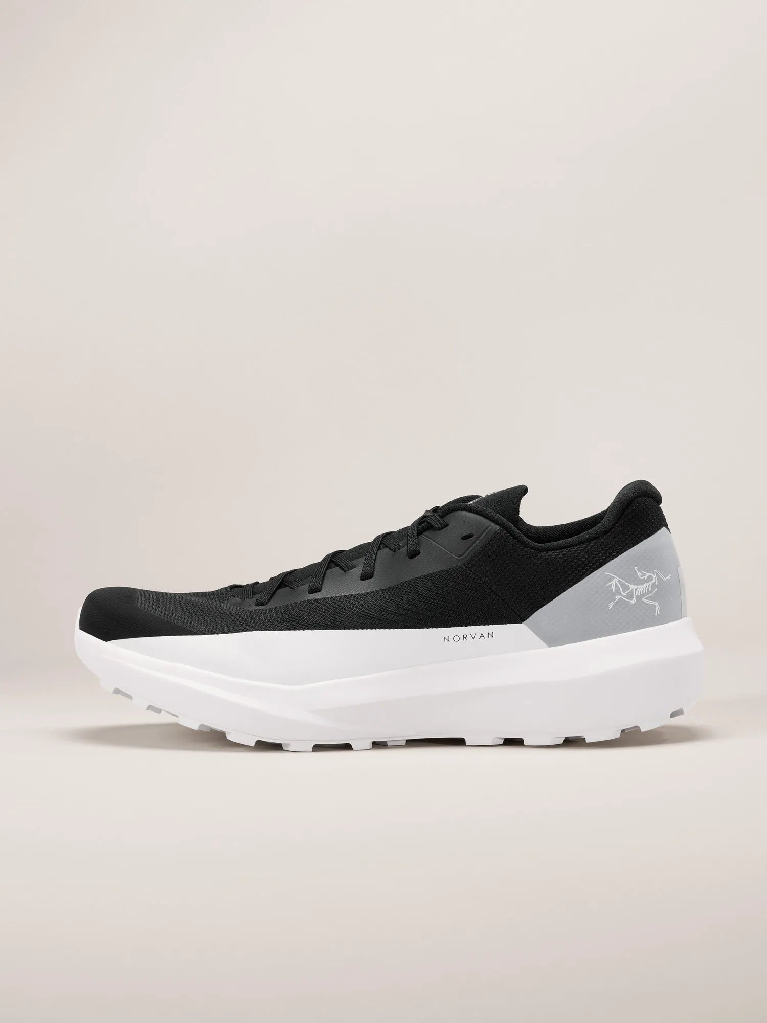 Black / Arctic Silk
